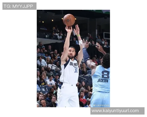 克莱汤普森本赛季表现低迷场均得分三分命中率创生涯新低 克莱汤普森本赛季表现低迷场均得分三分命中率创生涯新低