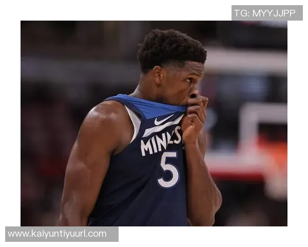 兰德尔全力以赴砍下32分但球队仍难敌对手失利之痛 兰德尔全力以赴砍下32分但球队仍难敌对手失利之痛