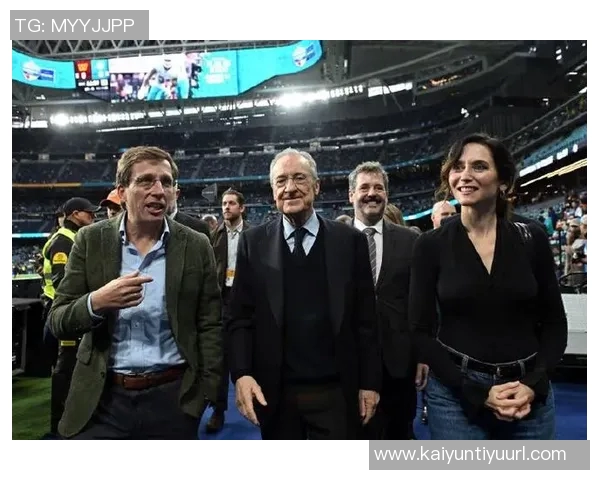 阿森西奥与女友重返伯纳乌现场观看NFL比赛引发热议