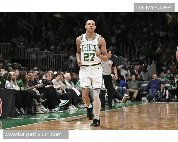 马祖拉称赞沃尔什在防守与进攻中多样贡献展现出色拼劲