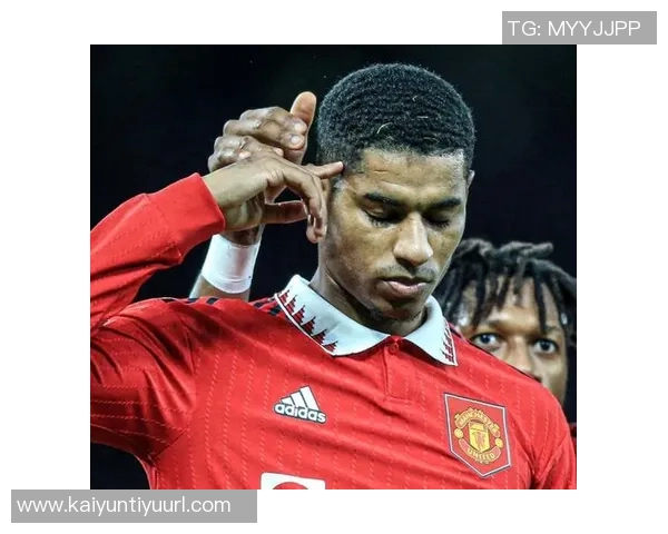 B费晒与拉什福德合照祝其生日快乐鼓励享受当下你值得拥有的快乐