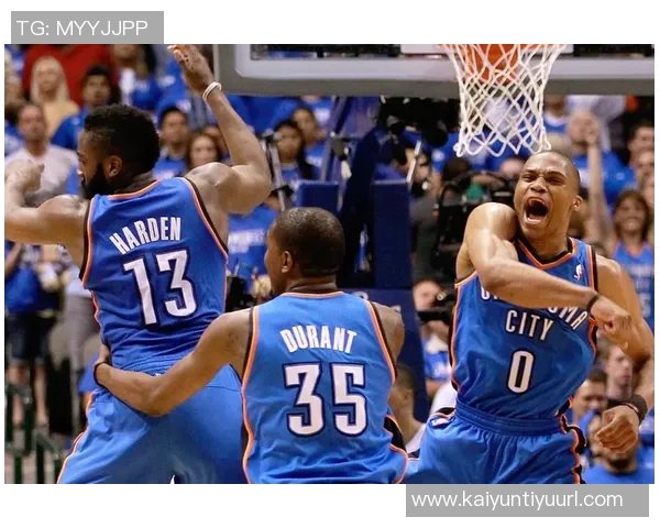 巴特勒盛赞库里:将球交给他后果然奇迹频现 巴特勒盛赞库里:将球交给他后果然奇迹频现